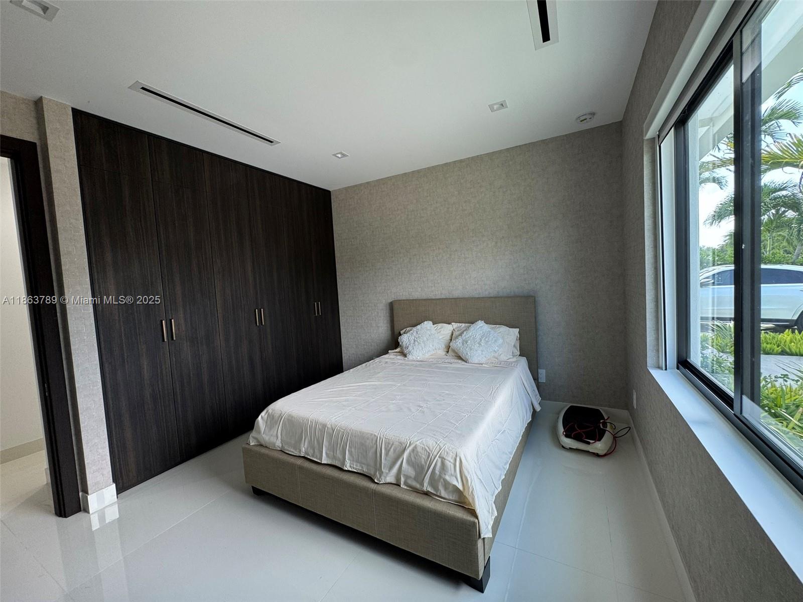 WESTWOOD LAKE 2ND ADDN - Residential