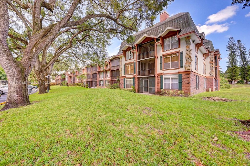 Photo of 3670 Inverrary Dr #2E, Lauderhill, FL 33319 (MLS # A11472311)