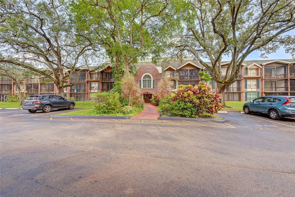 Photo of 3670 Inverrary Dr #2E, Lauderhill, FL 33319 (MLS # A11472311)