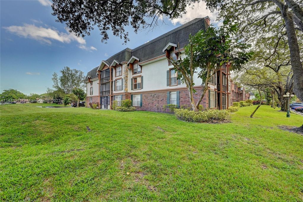 Photo of 3670 Inverrary Dr #2E, Lauderhill, FL 33319 (MLS # A11472311)