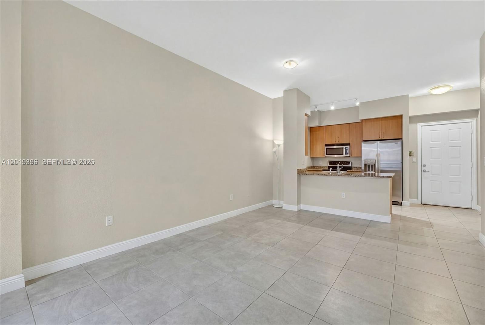 RADIUS CONDO - Residential