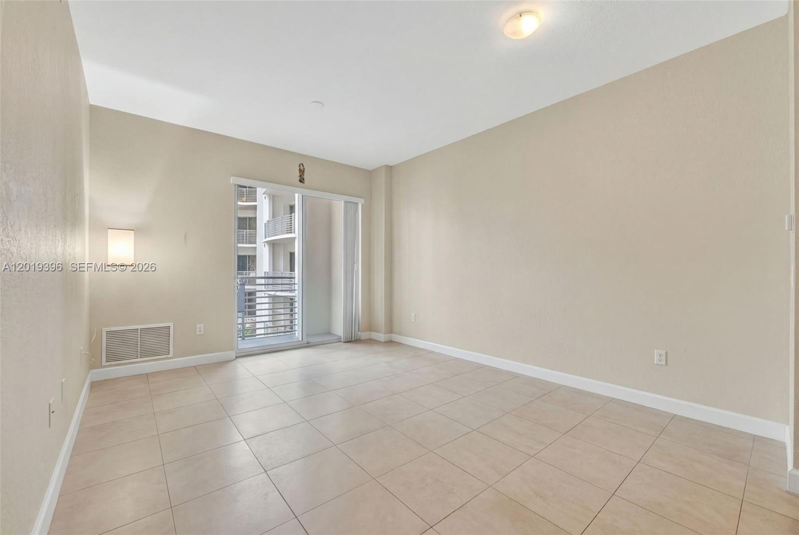 RADIUS CONDO - Residential