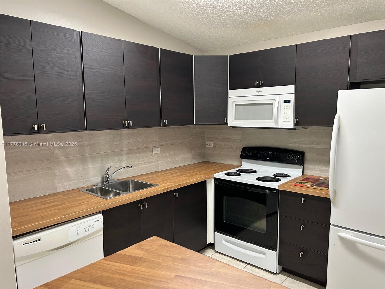 Rental Property at 3660 N 56th Ave 613, Hollywood, Broward County, Florida - Bedrooms: 2 
Bathrooms: 1  - $2,000 MO.