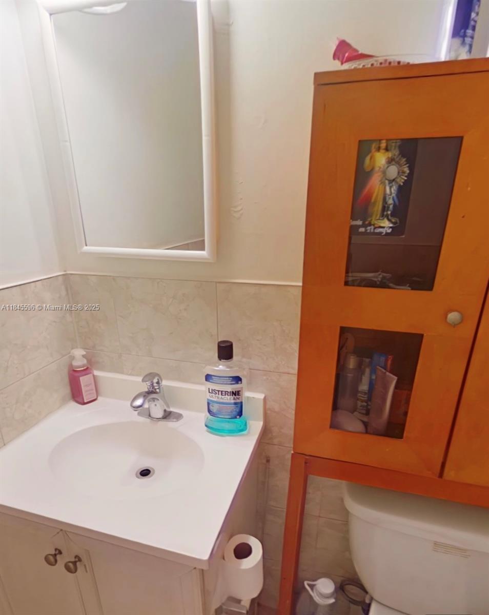 LAWRENCE ESTATE LAND CO - Residential Income