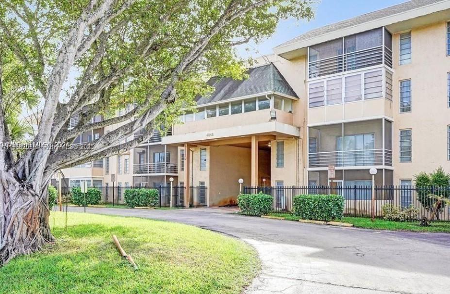 TOWN SQUARE CONDO - Residential