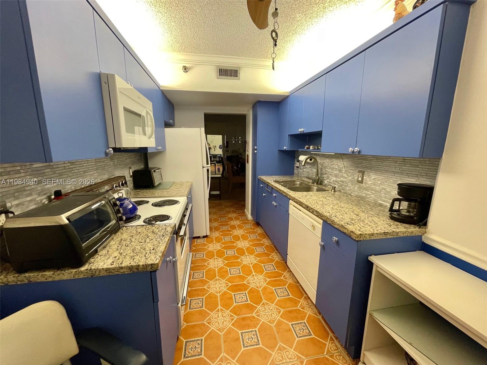 HILLCREST EAST NO 27 COND - Residential