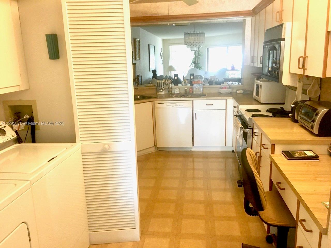 FAIRFAX B CONDO - Residential