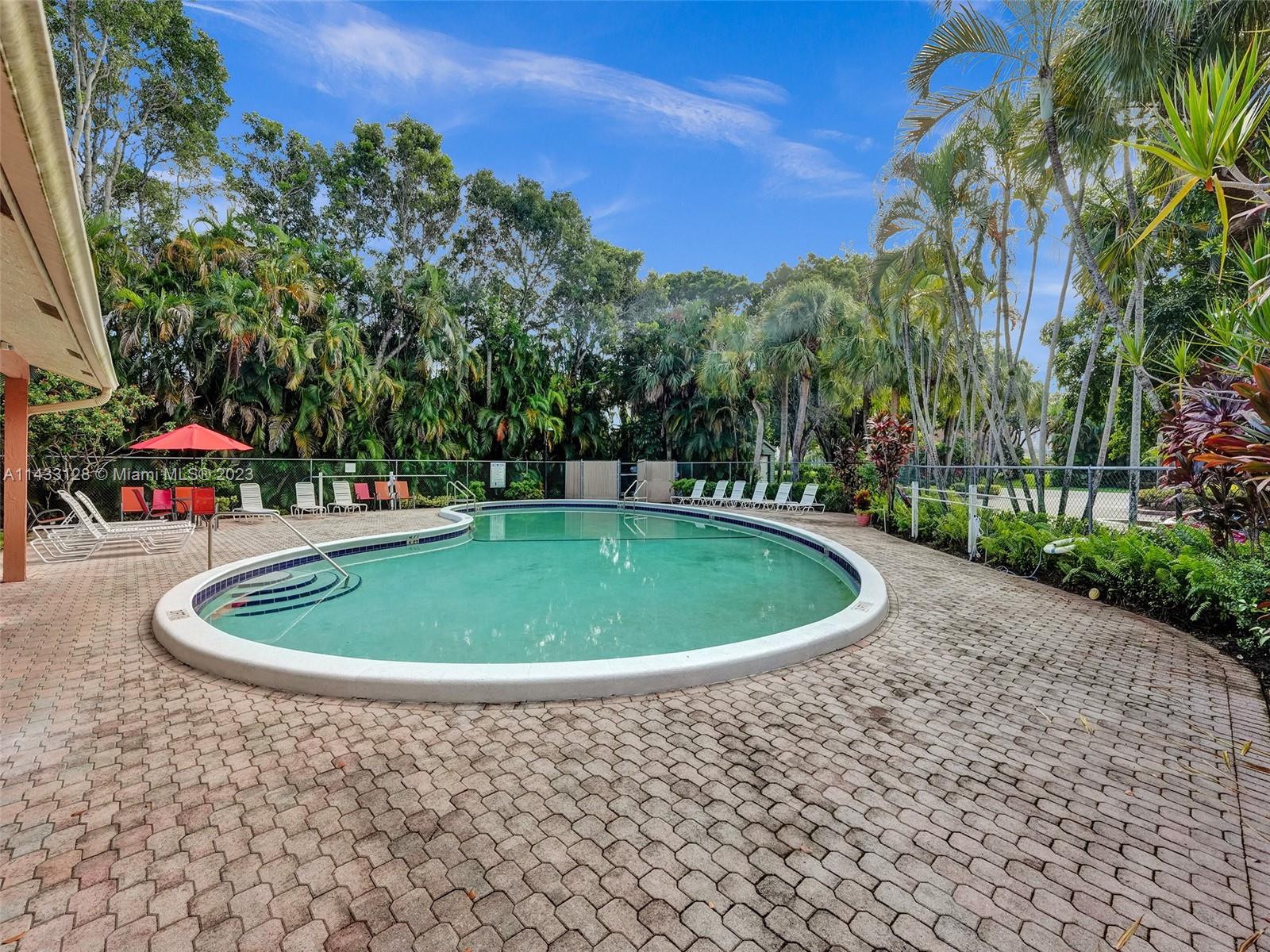 HAMMOCKS-LAKE FOREST COND - Residential