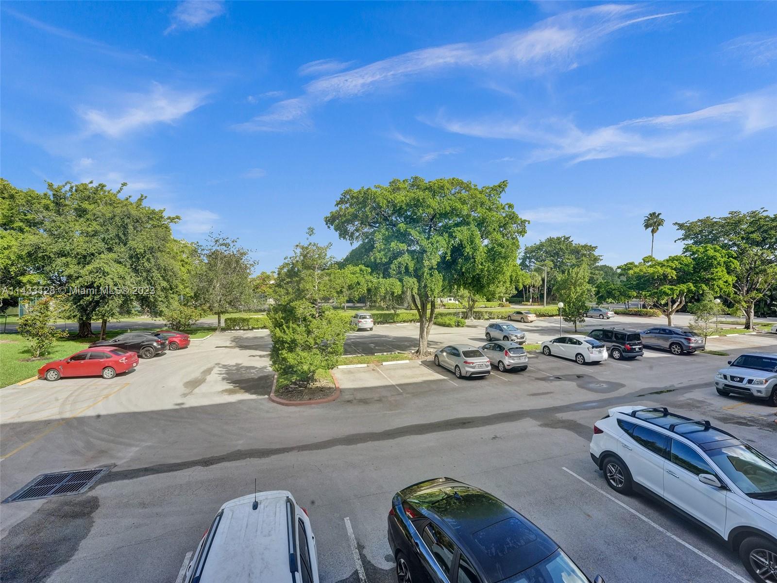 HAMMOCKS-LAKE FOREST COND - Residential