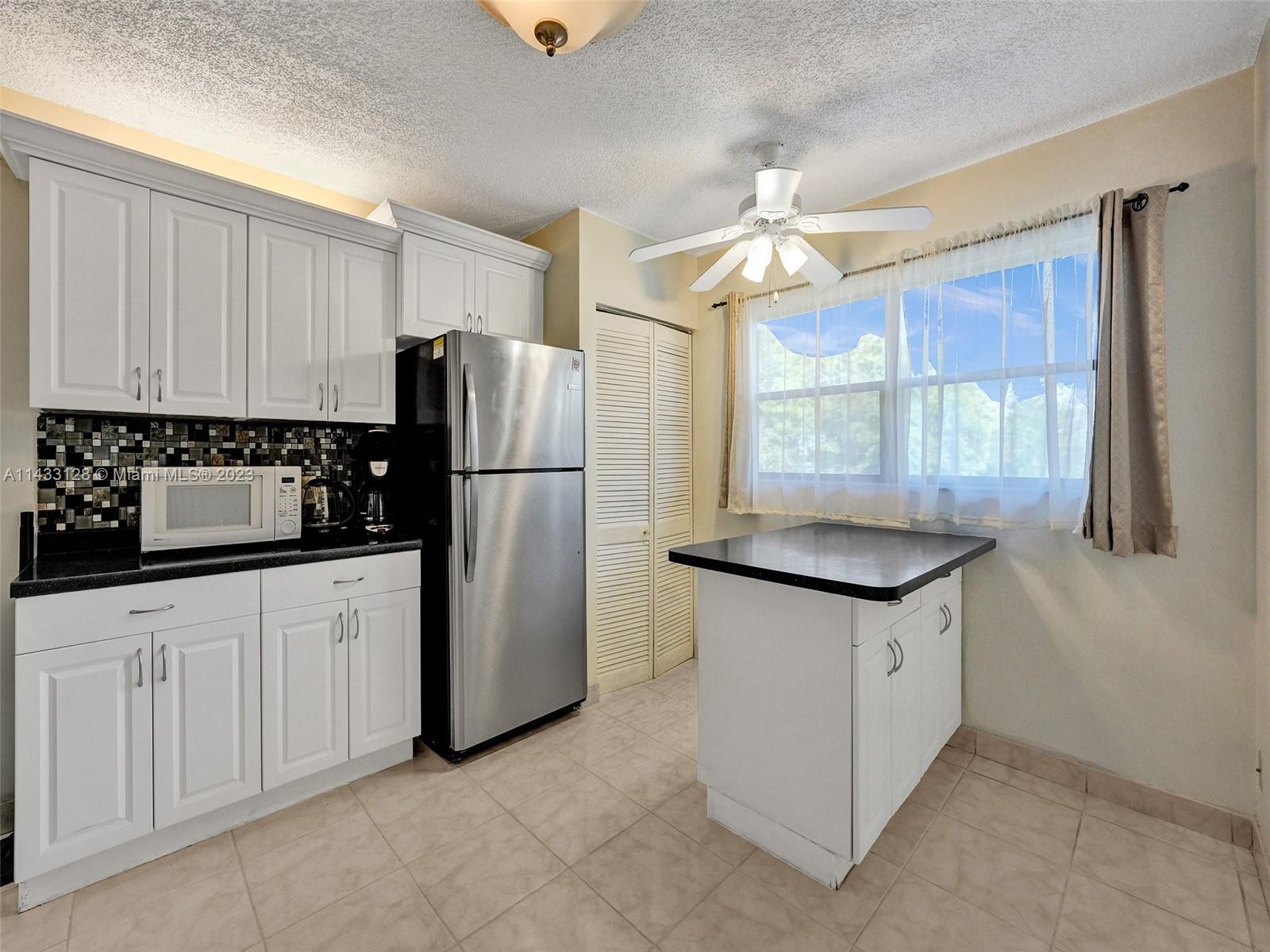 HAMMOCKS-LAKE FOREST COND - Residential