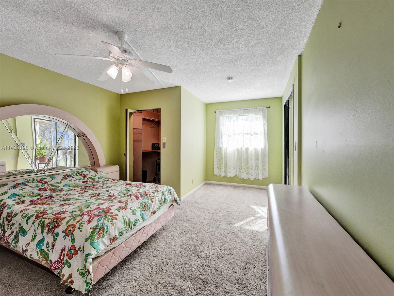 HAMMOCKS-LAKE FOREST COND - Residential