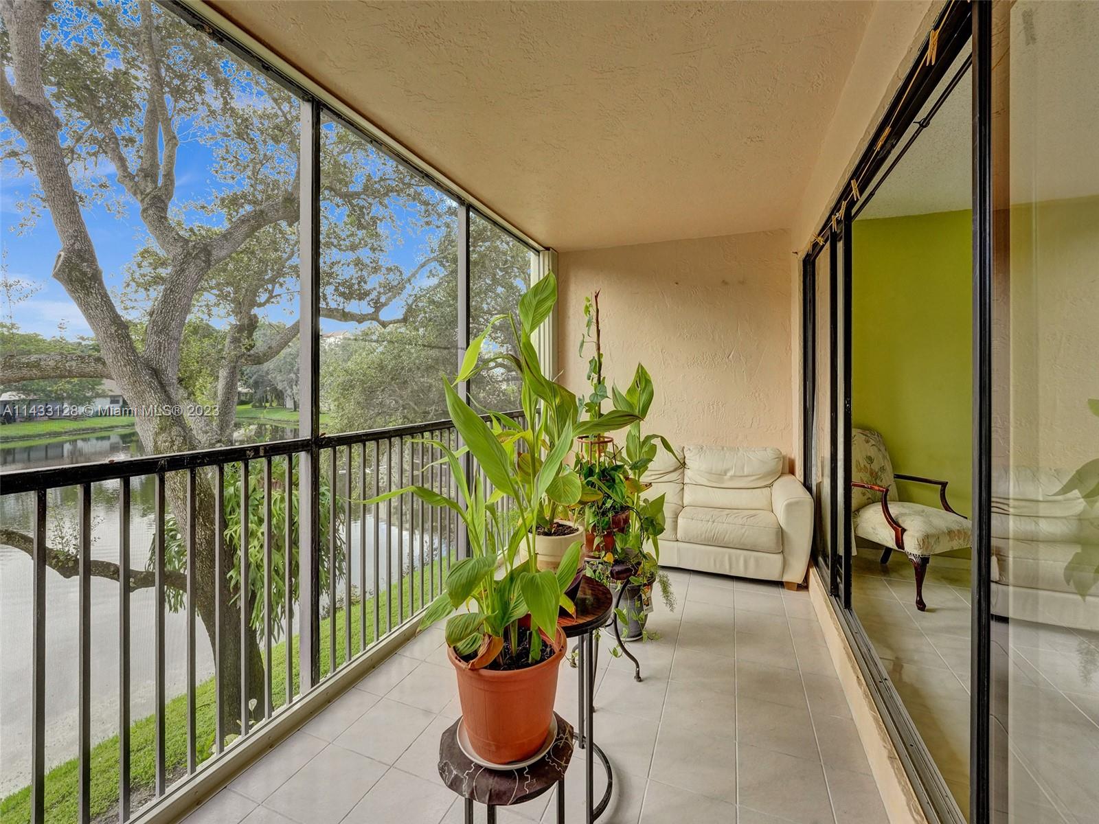 HAMMOCKS-LAKE FOREST COND - Residential