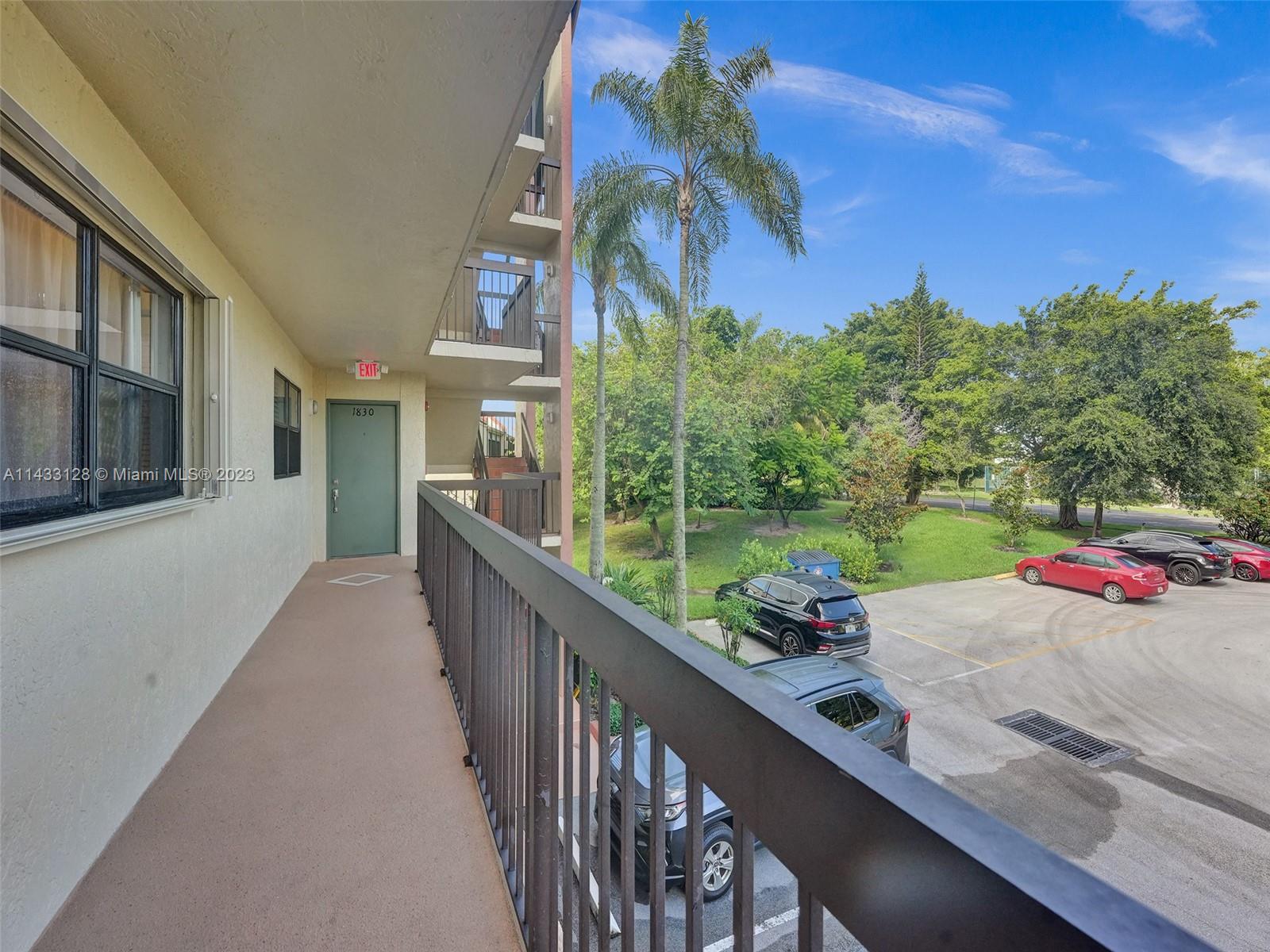 HAMMOCKS-LAKE FOREST COND - Residential