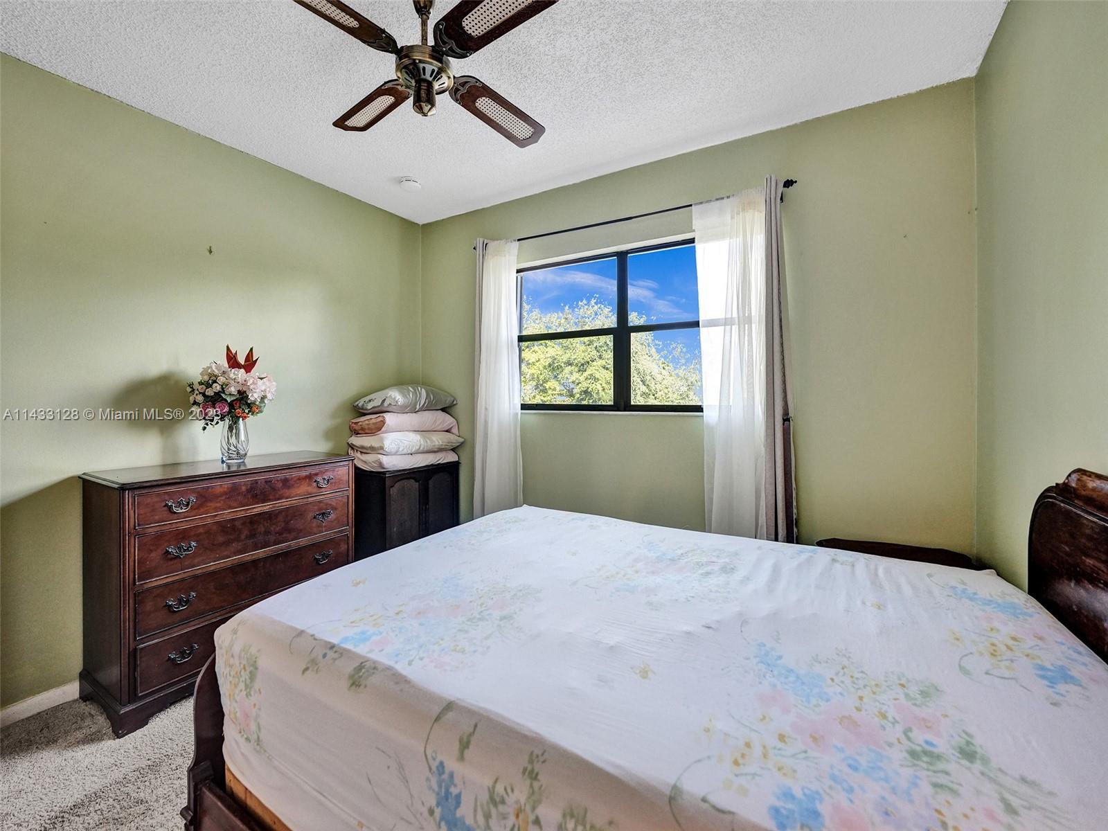 HAMMOCKS-LAKE FOREST COND - Residential