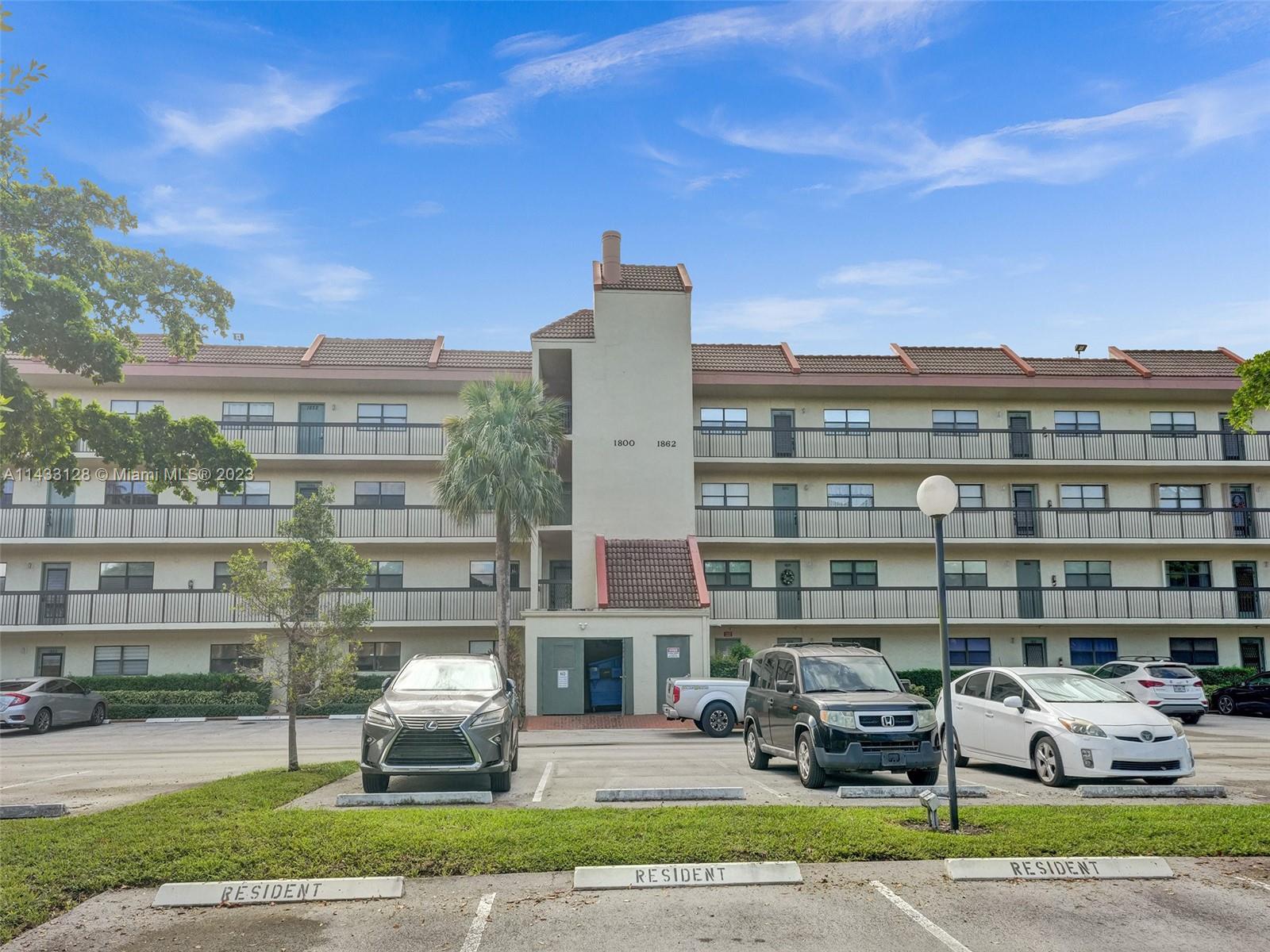 HAMMOCKS-LAKE FOREST COND - Residential