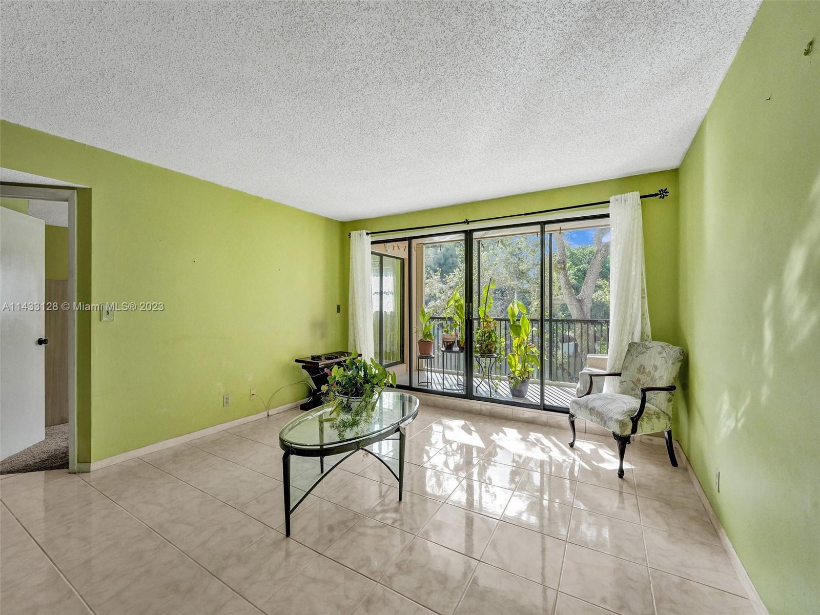 HAMMOCKS-LAKE FOREST COND - Residential