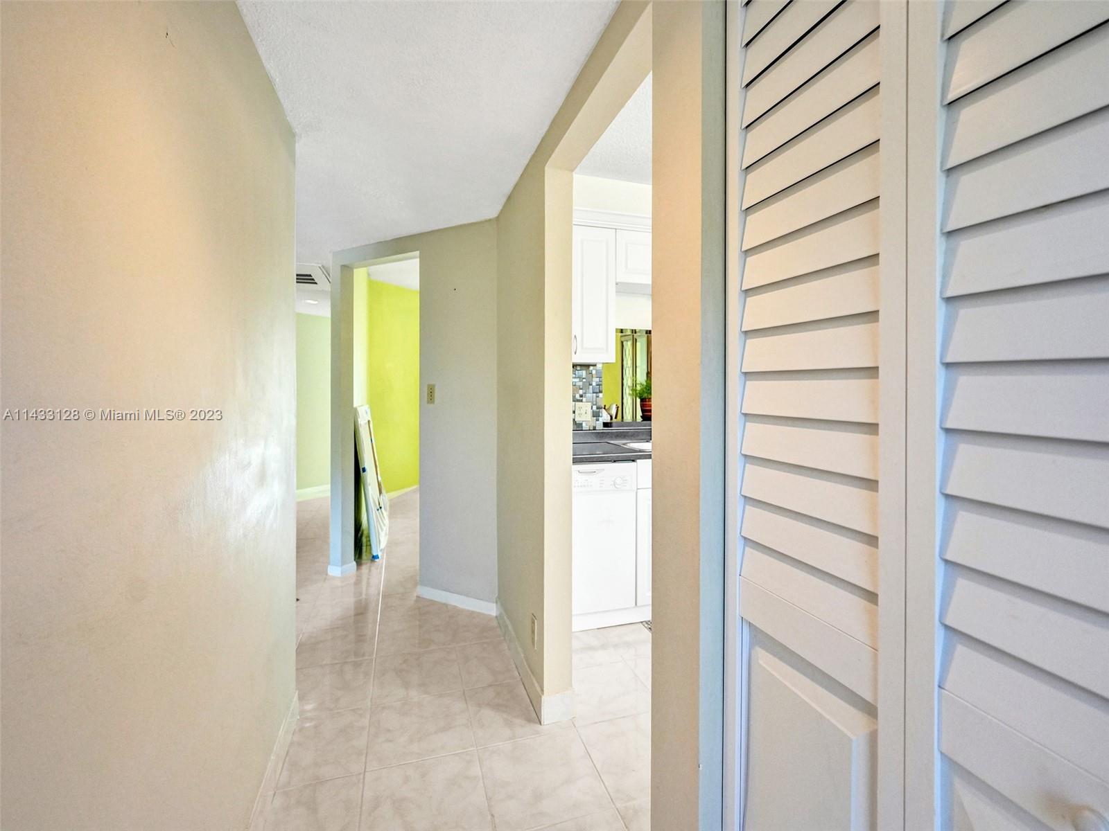 HAMMOCKS-LAKE FOREST COND - Residential