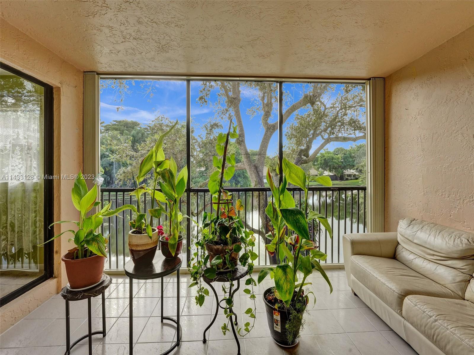 HAMMOCKS-LAKE FOREST COND - Residential