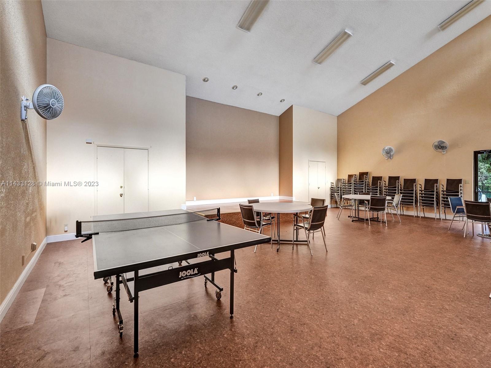 HAMMOCKS-LAKE FOREST COND - Residential