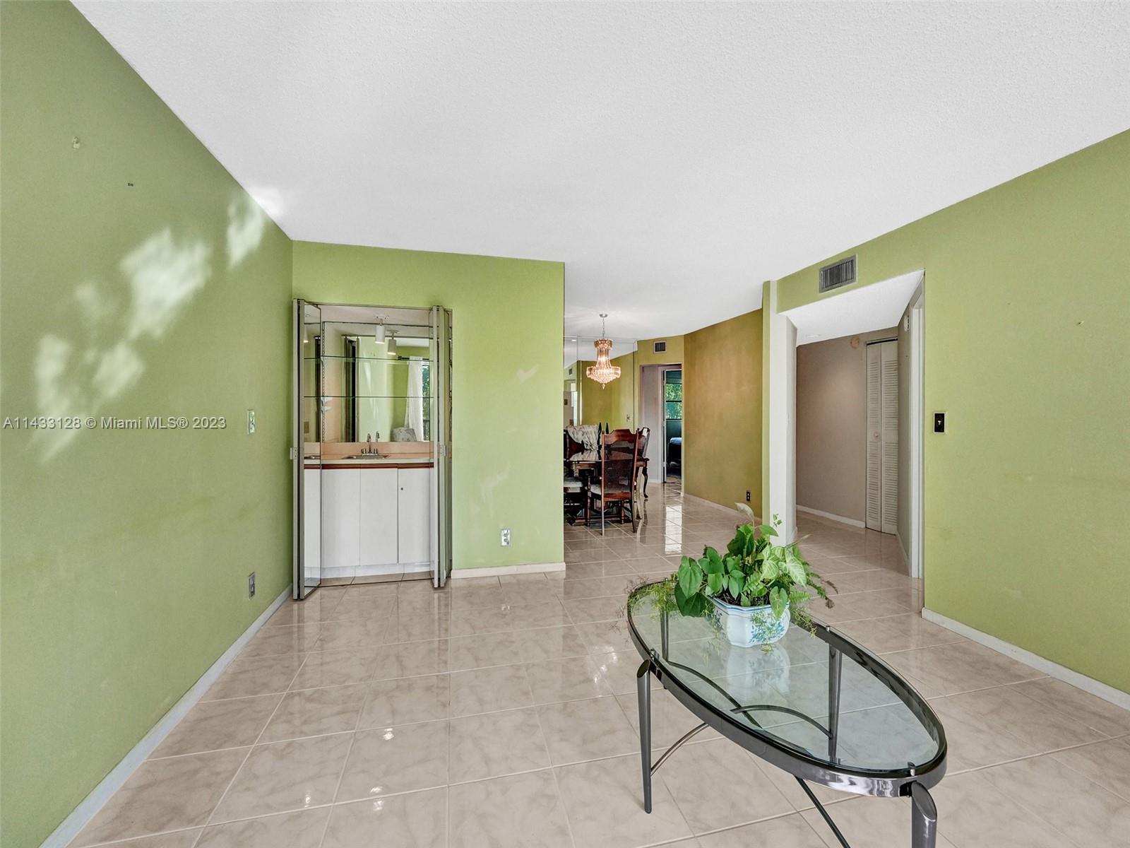 HAMMOCKS-LAKE FOREST COND - Residential