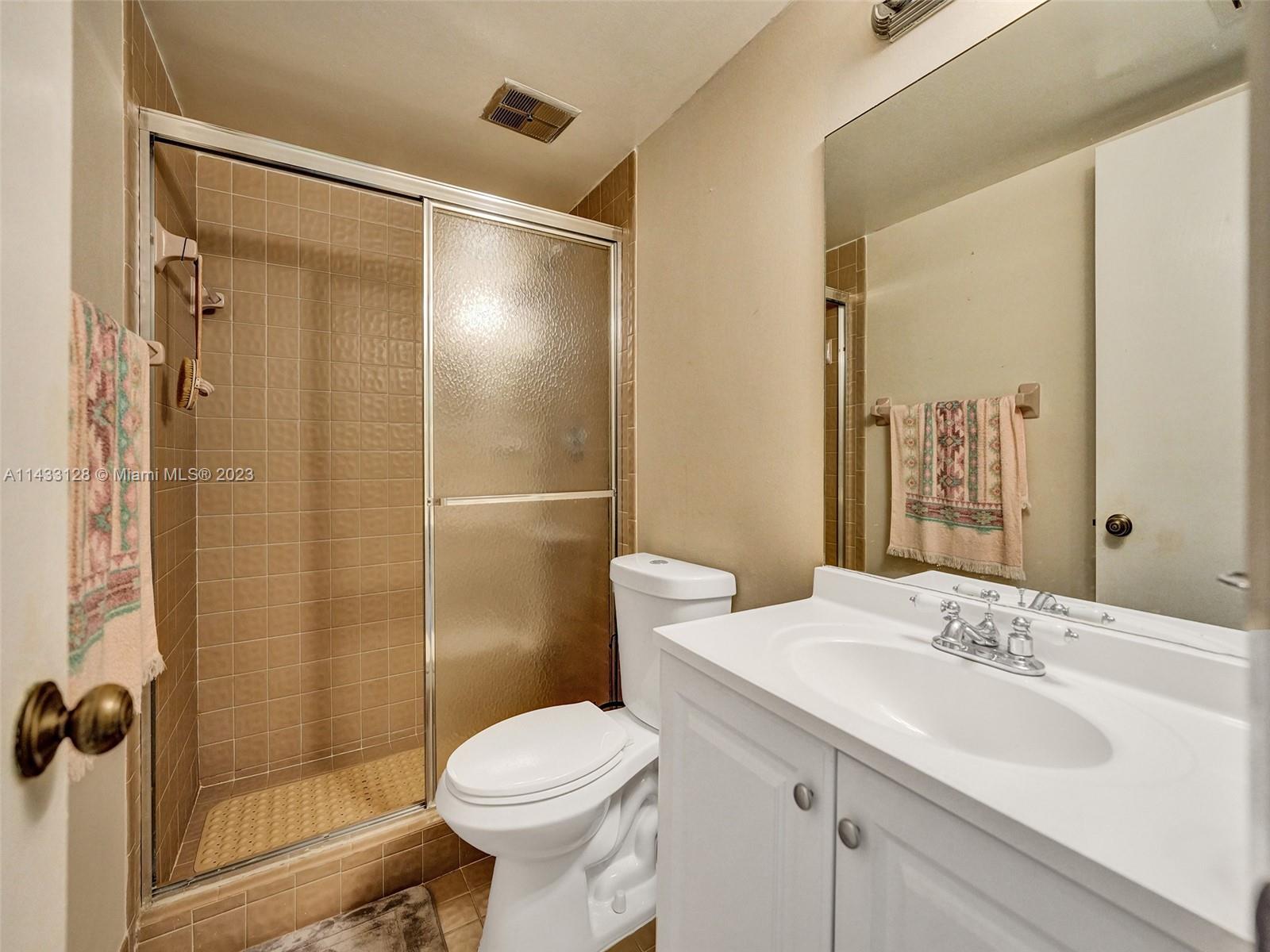 HAMMOCKS-LAKE FOREST COND - Residential