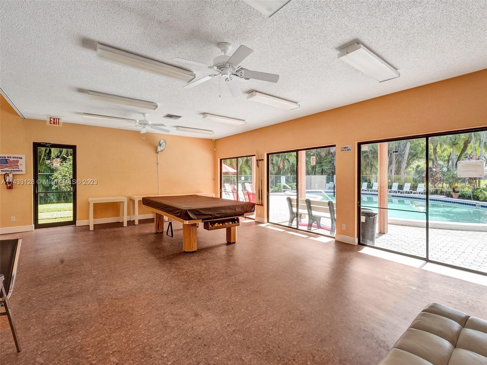 HAMMOCKS-LAKE FOREST COND - Residential