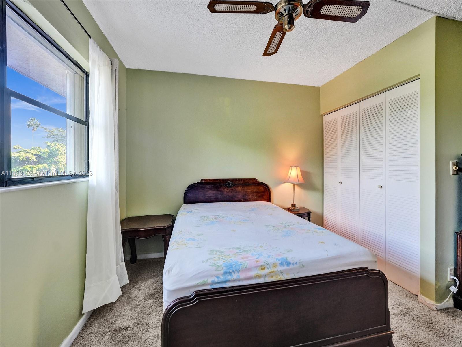 HAMMOCKS-LAKE FOREST COND - Residential