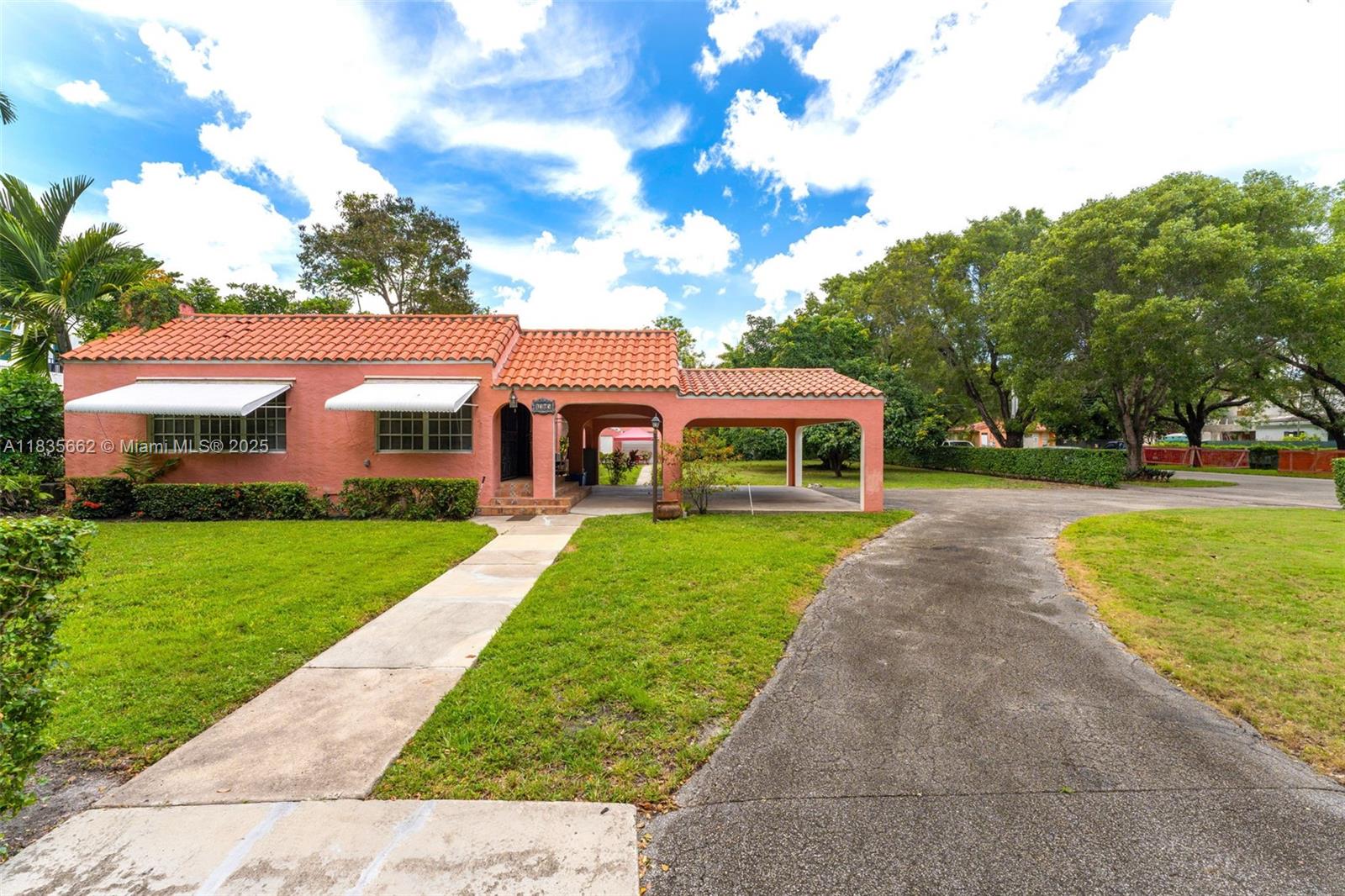 1305 Alhambra Cir