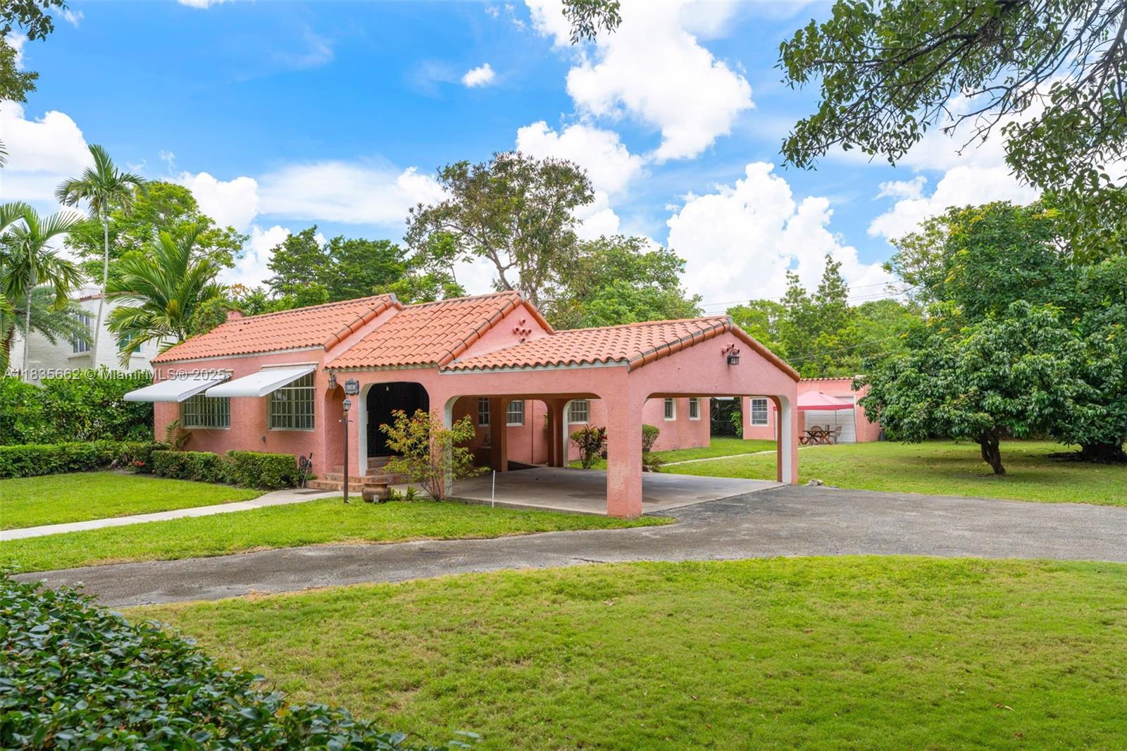 1305 Alhambra Cir