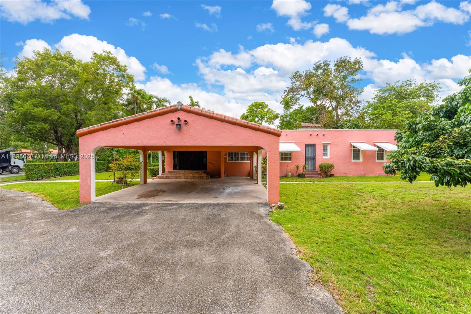 1305 Alhambra Cir