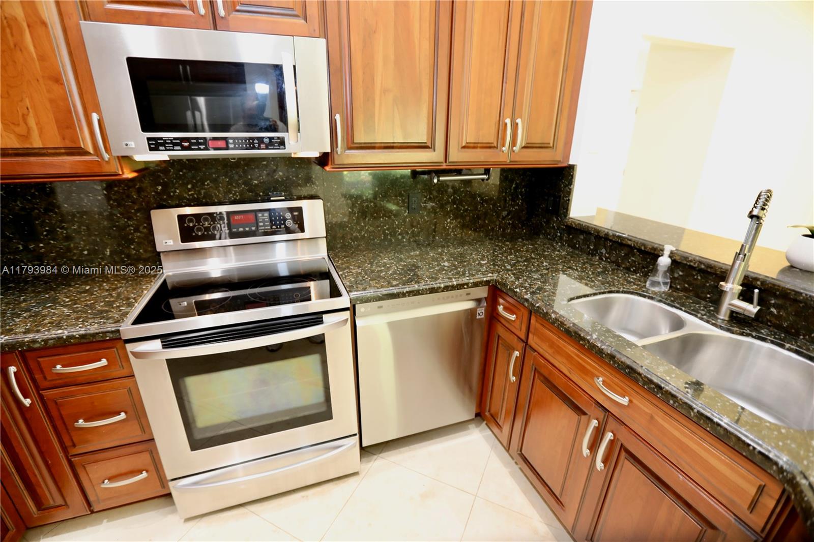 1583 Presidio Dr