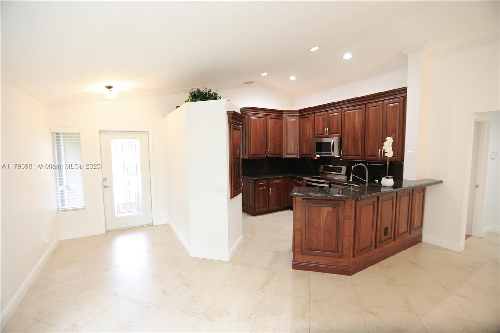 1583 Presidio Dr