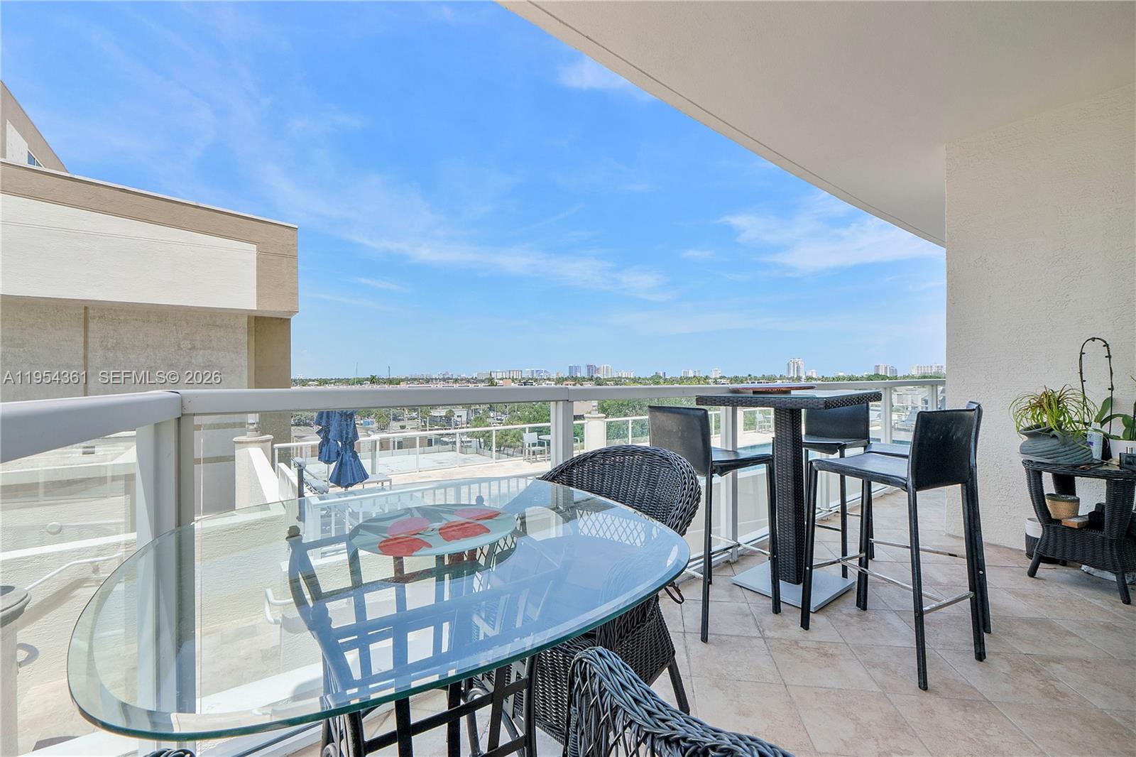 PORT CONDO - Residential