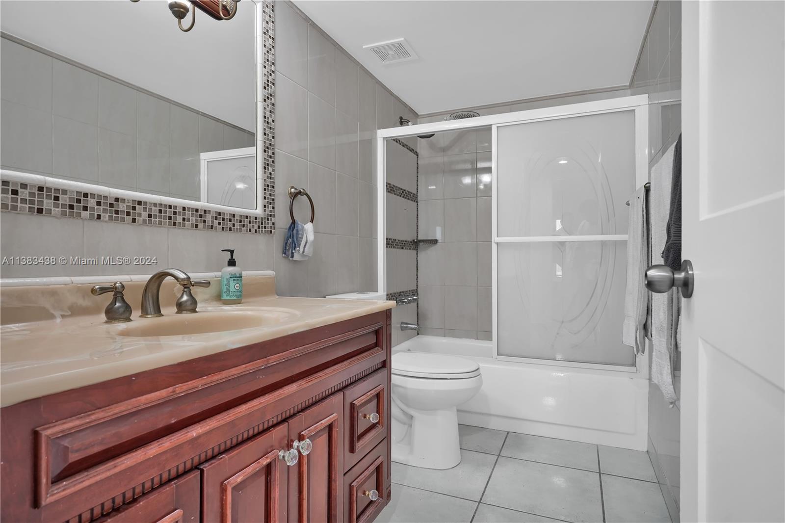 THE CARRIAGE HOUSE CONDO - Residential