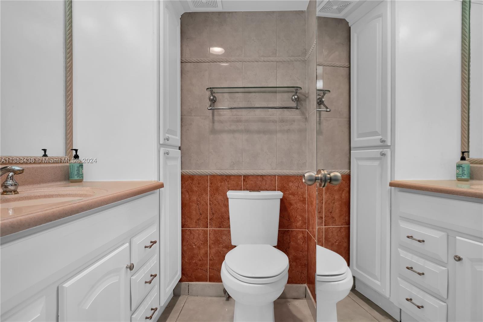 THE CARRIAGE HOUSE CONDO - Residential