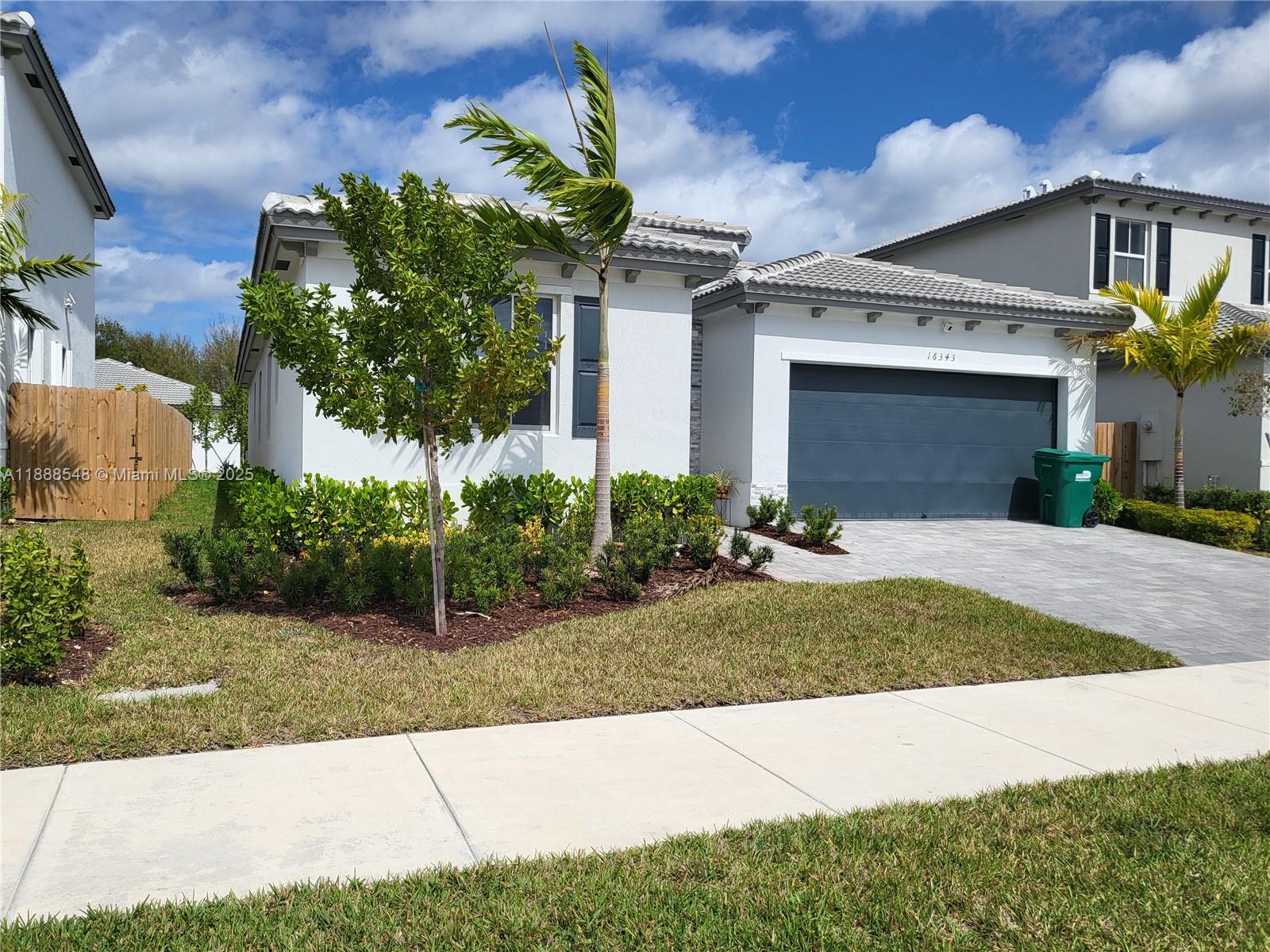 PARADISE PINES - Residential