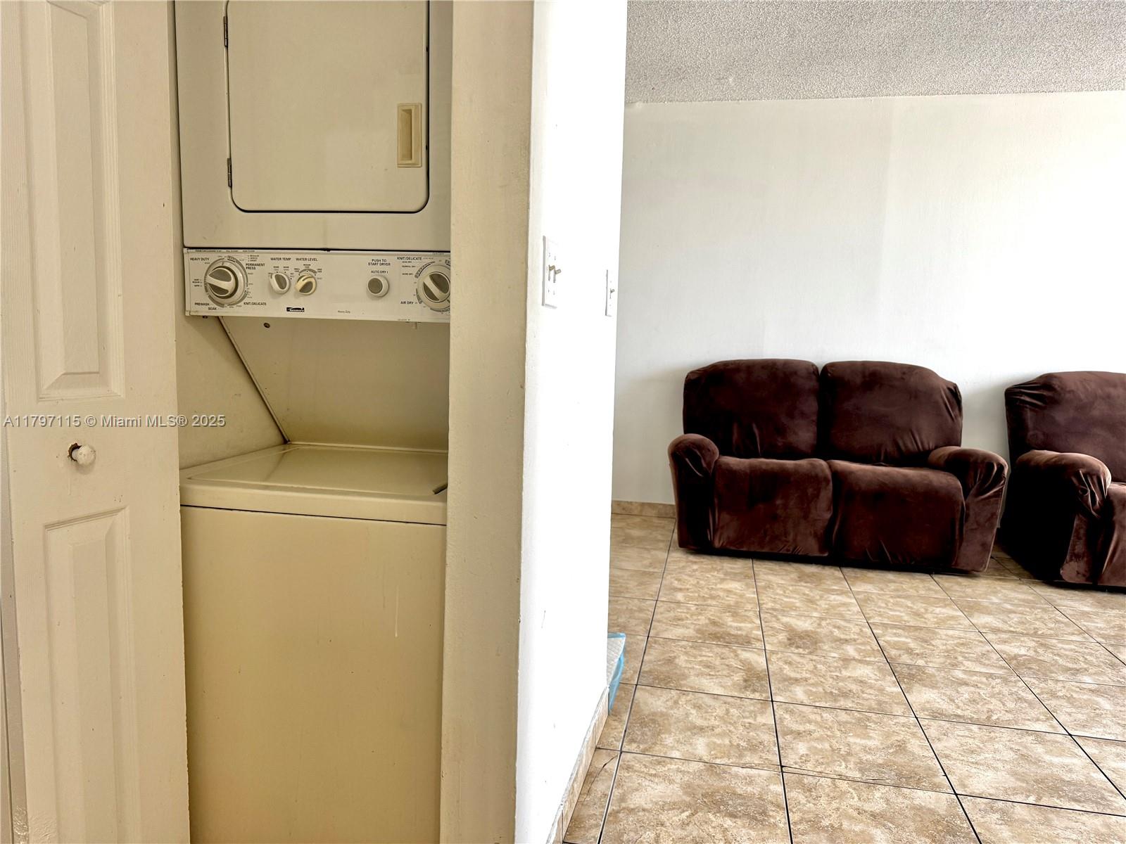 FONTAINEBLEAU GARDENS CON - Residential