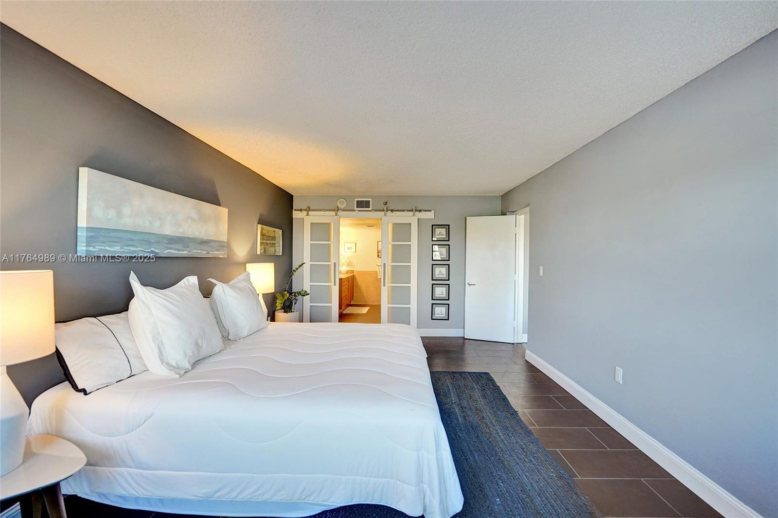 SUMMIT CONDO - Residential