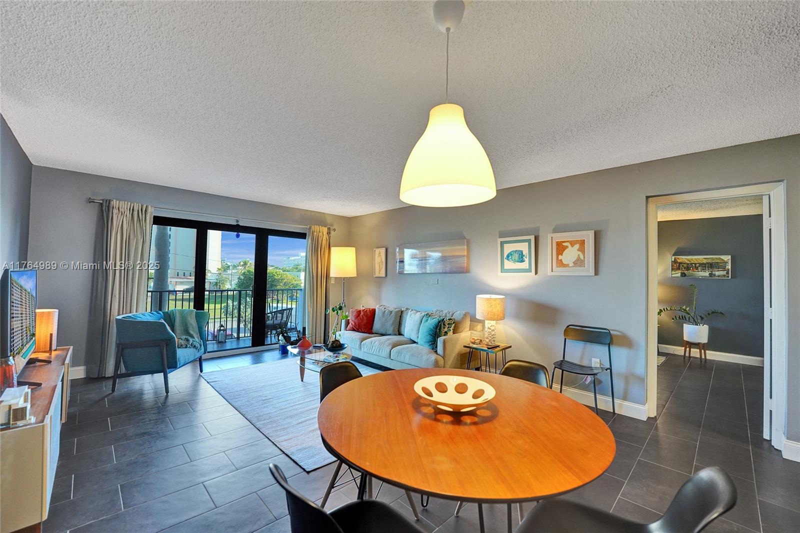SUMMIT CONDO - Residential