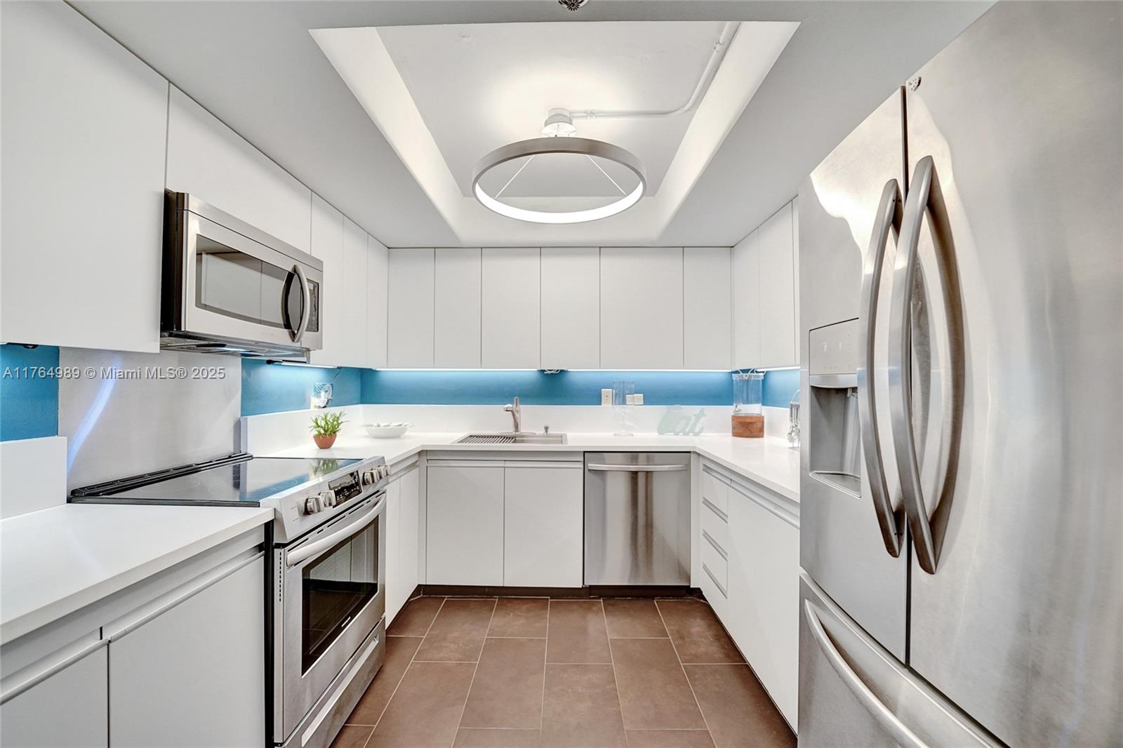 SUMMIT CONDO - Residential