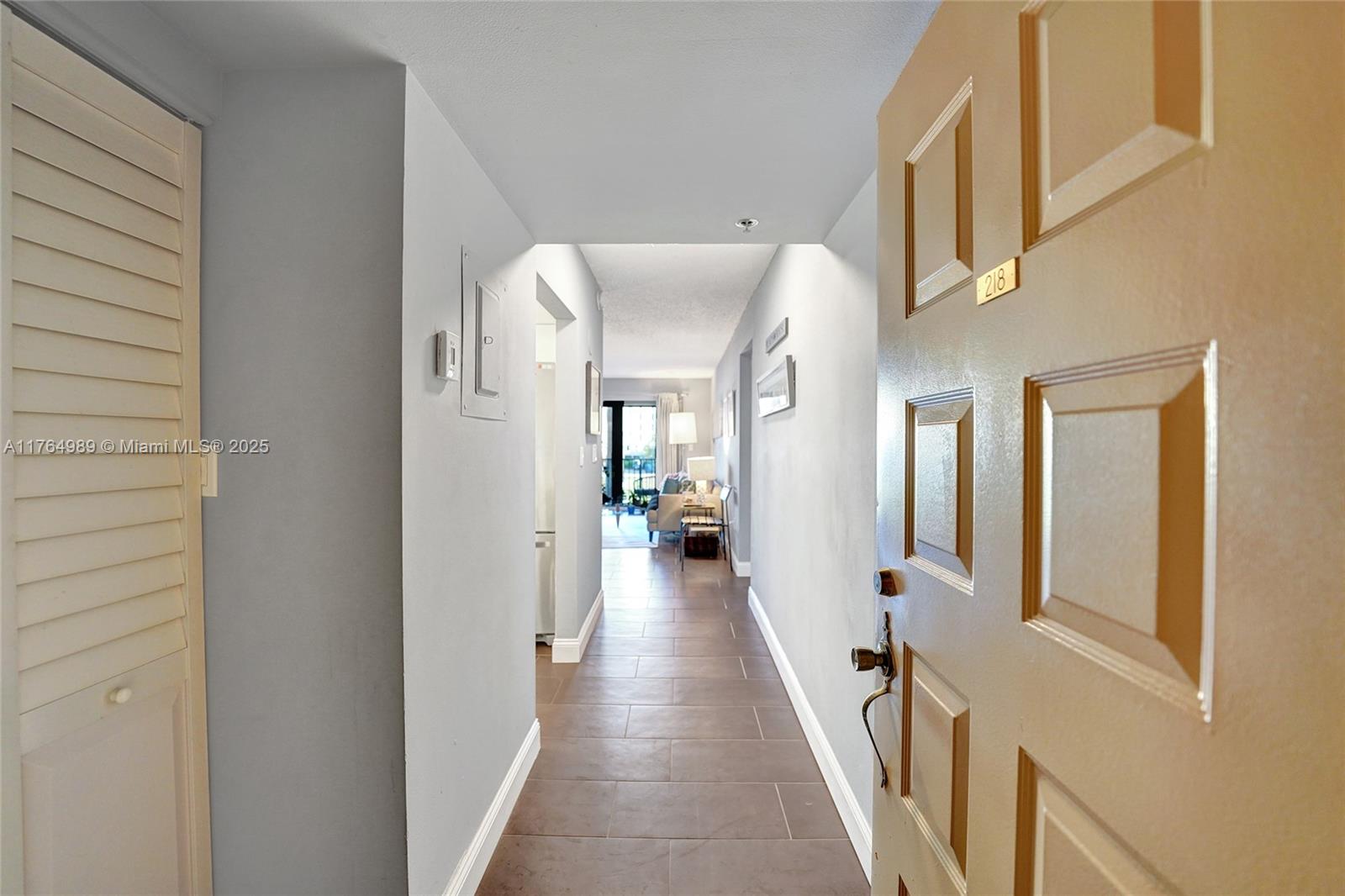 SUMMIT CONDO - Residential