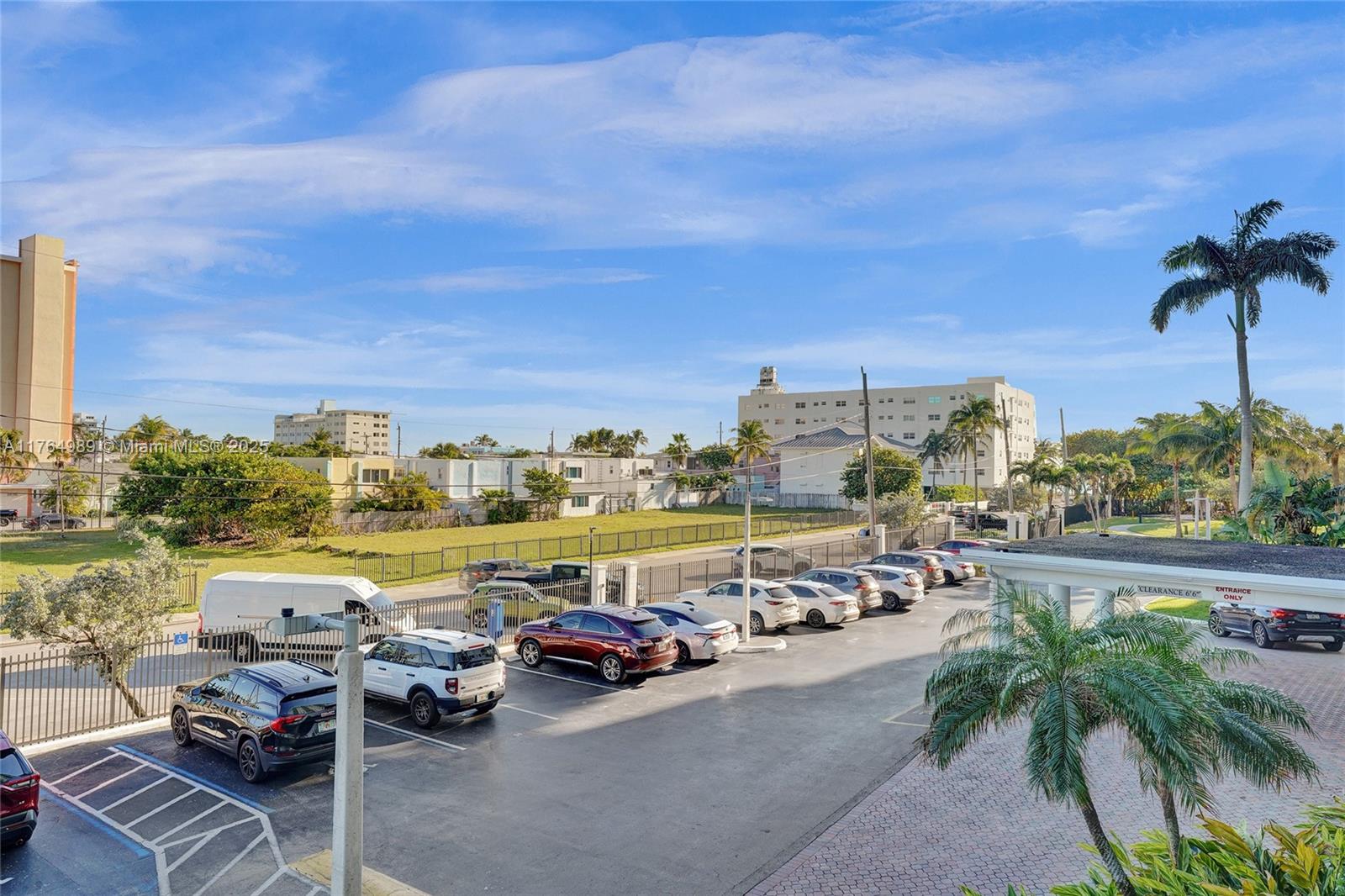 SUMMIT CONDO - Residential