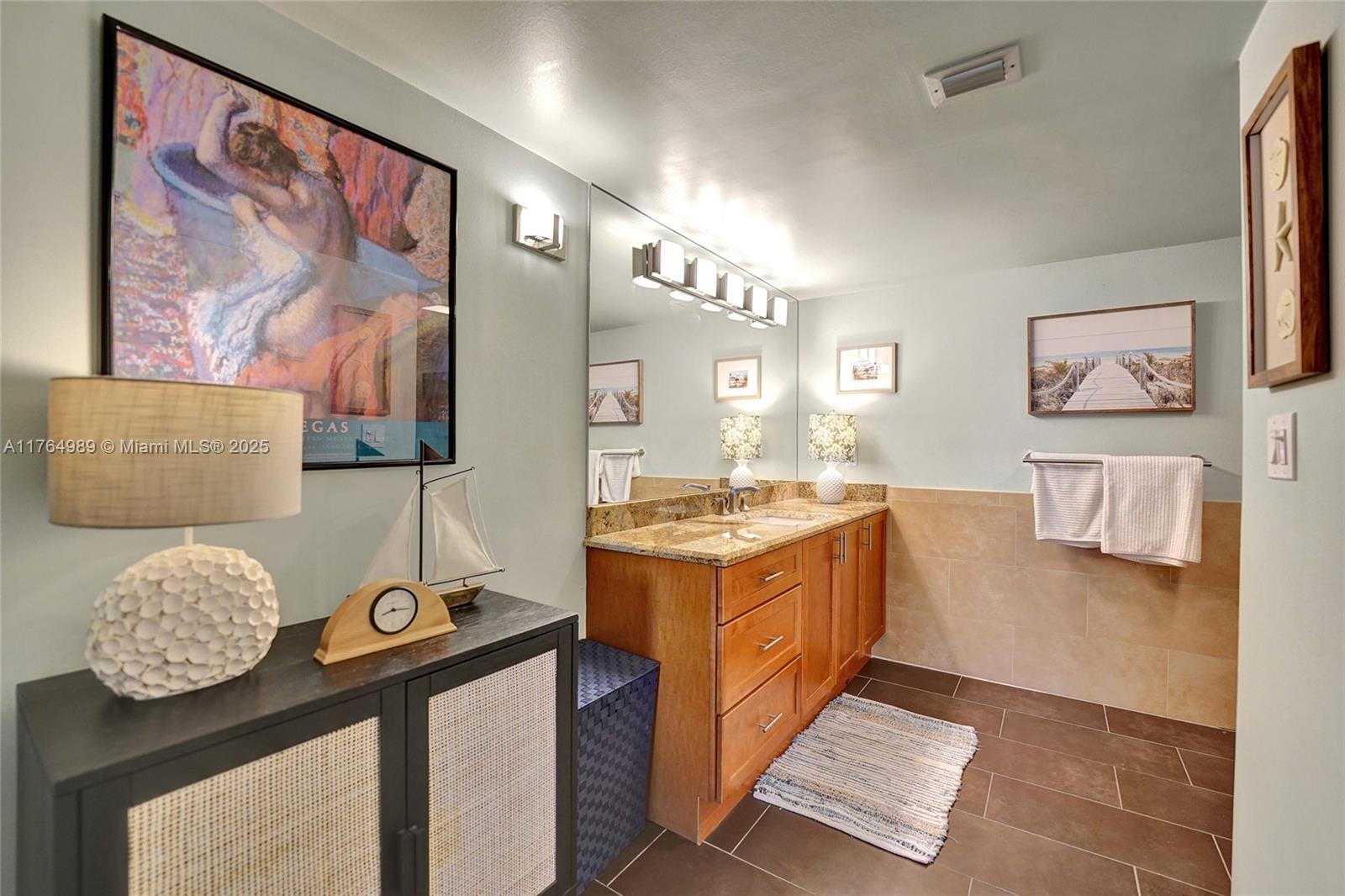 SUMMIT CONDO - Residential