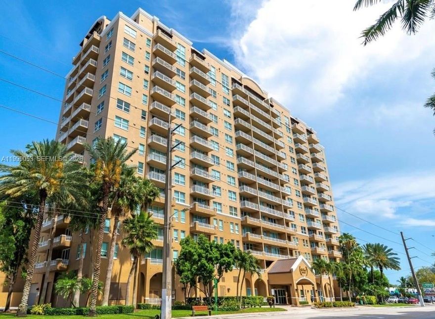 Location, Location, Location! Beautiful 1/1 located on the 9th floor with a gorgeous panoramic view of Coral Gables! This spacious unit offers an open floor plan, vinyl wood floors throughout, washer/dryer in-unit, large master bedroom with a walk-in closet and TWO assigned covered parking spaces. Da Vinci Condominium is centrally located between Miracle Mile and Shops at Merrick Park - with easy access to the Airport, Metrorail, University of Miami, Coconut Grove and Douglas Park. Residents can enjoy an elegant lobby, 24/7 security, lobby attendant, on-site management and amenities such as a tropical pool, fitness center with sauna, and conference room.