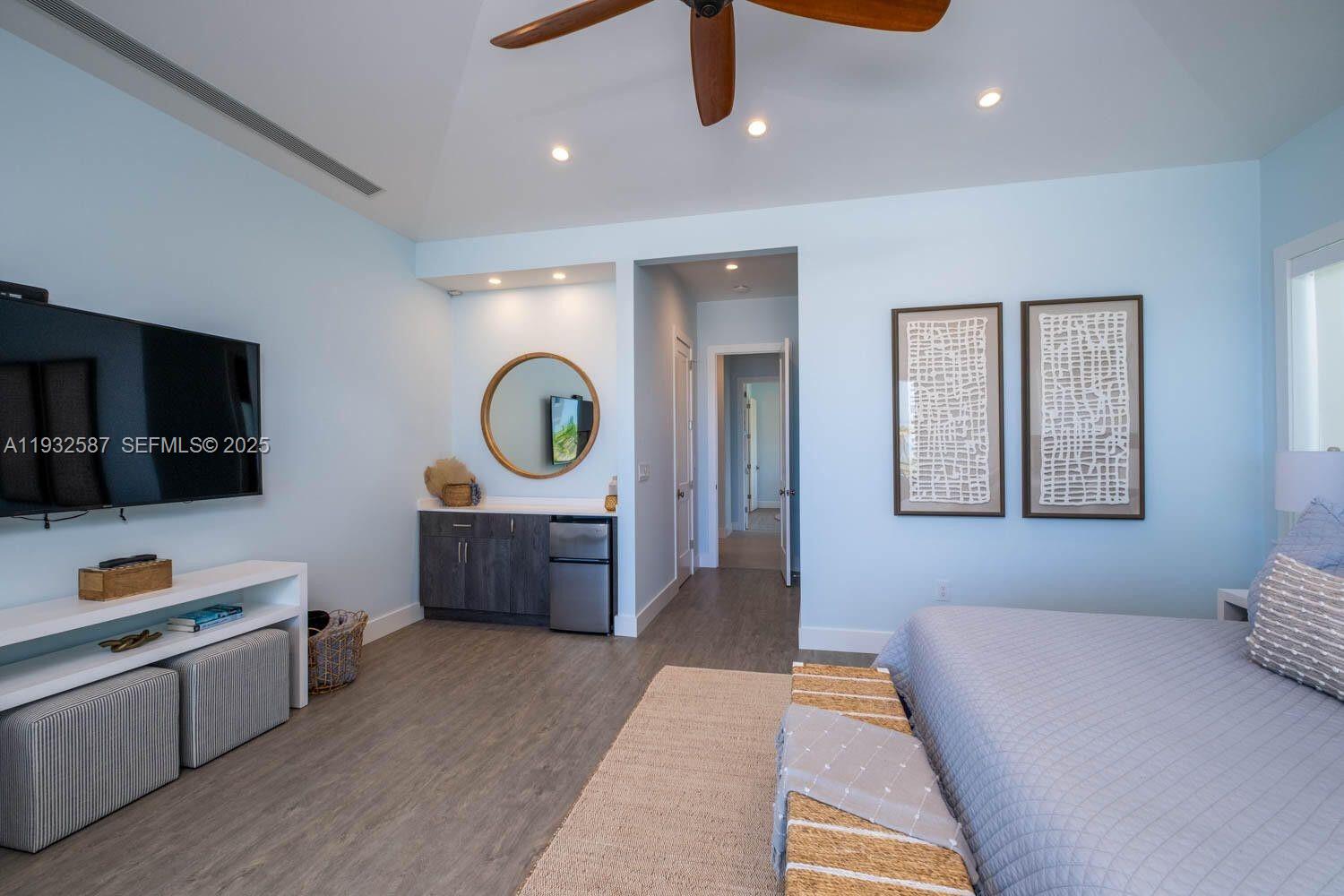 SUNRISE ISLE - Residential