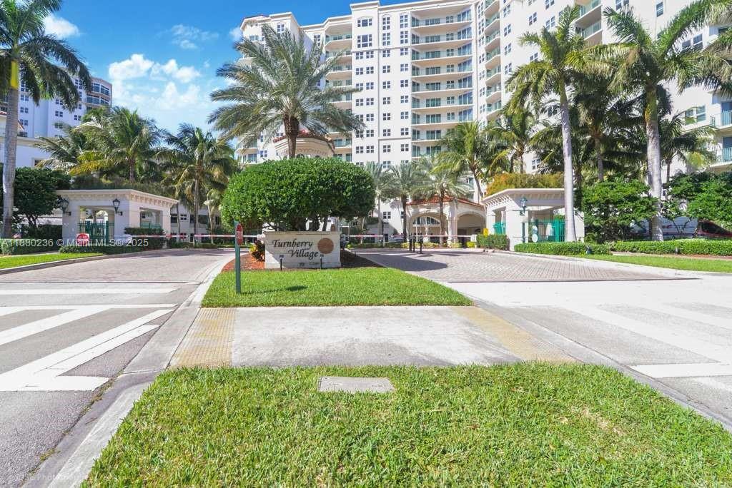 TURNBERRY VLG NO TOWER CO - Residential Lease