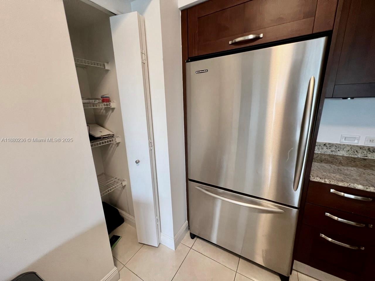 TURNBERRY VLG NO TOWER CO - Residential Lease