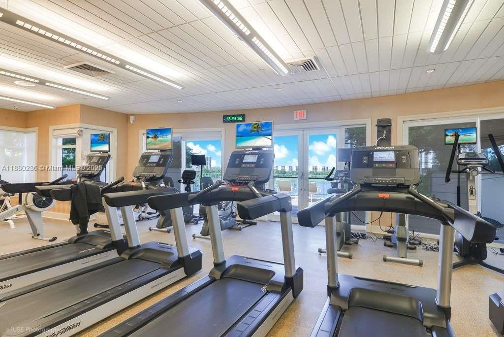 TURNBERRY VLG NO TOWER CO - Residential Lease
