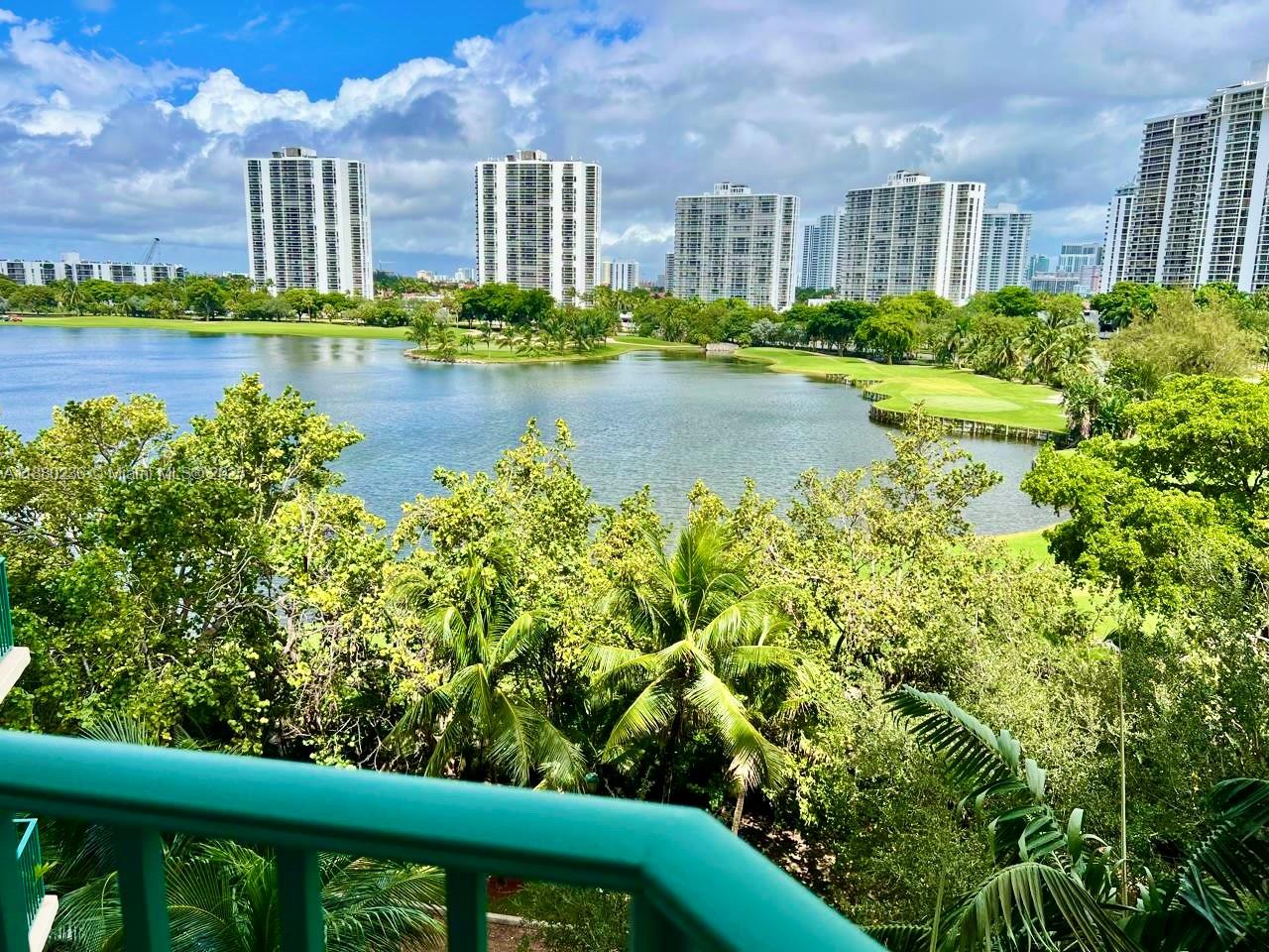 TURNBERRY VLG NO TOWER CO - Residential Lease