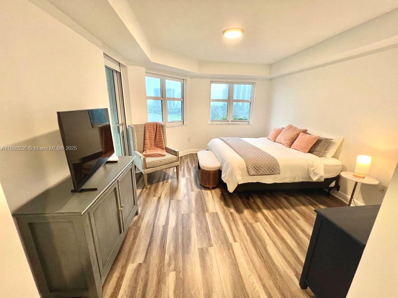 TURNBERRY VLG NO TOWER CO - Residential Lease